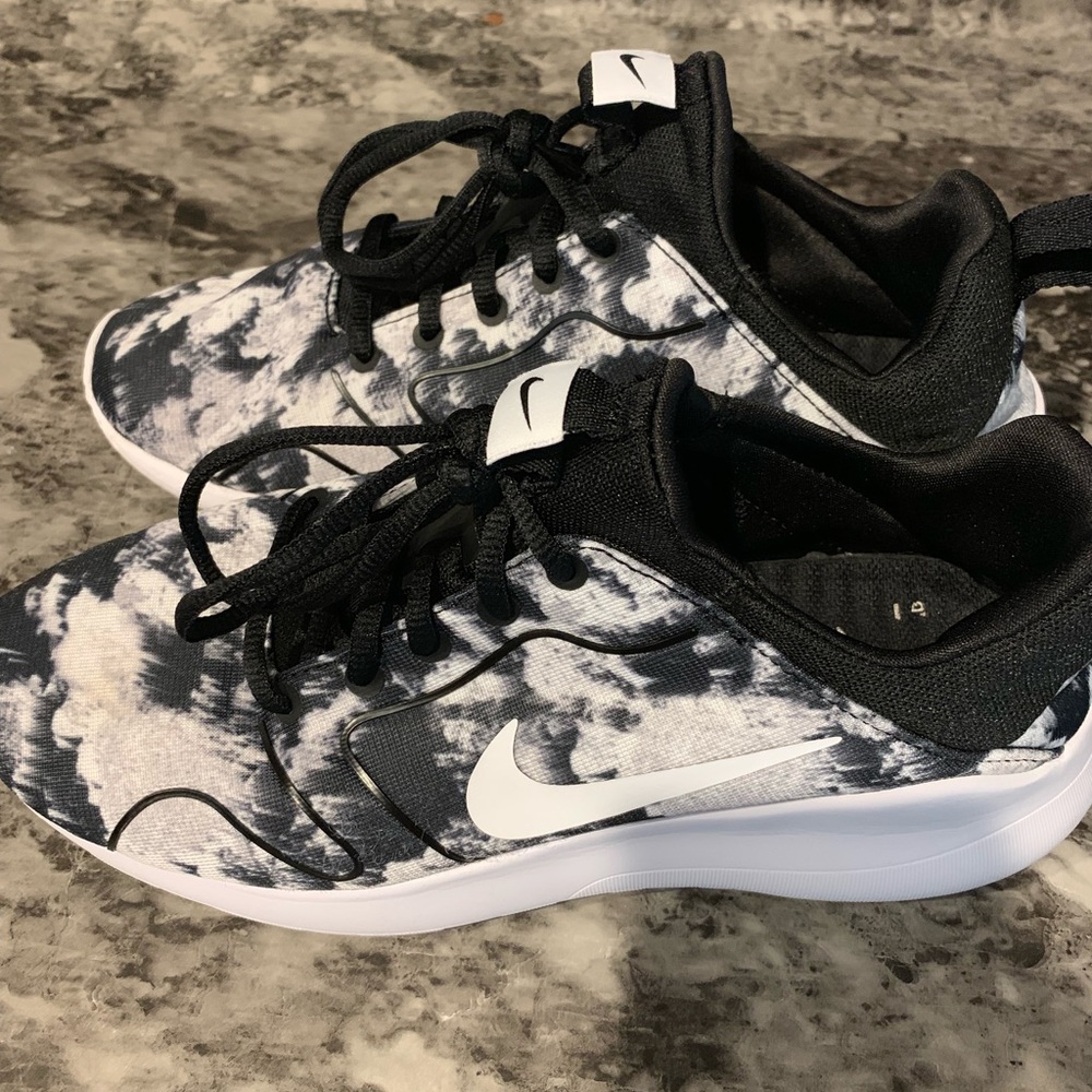 Nike Roshe One Women Black white 10